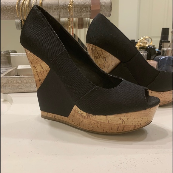 BCBG wedge - Picture 4 of 5